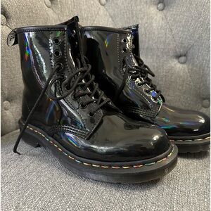 ✨🌈✨1460 Rainbow Patent Dr. Martens size 8✨🌈✨